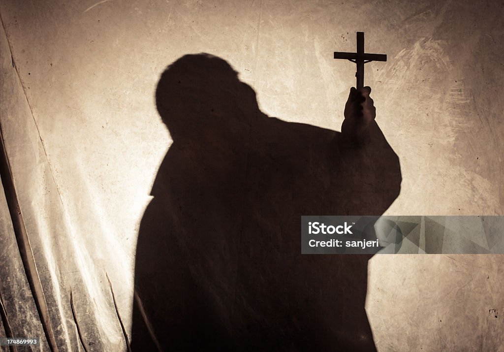 silhouette religioso - Foto stock royalty-free di Prete
