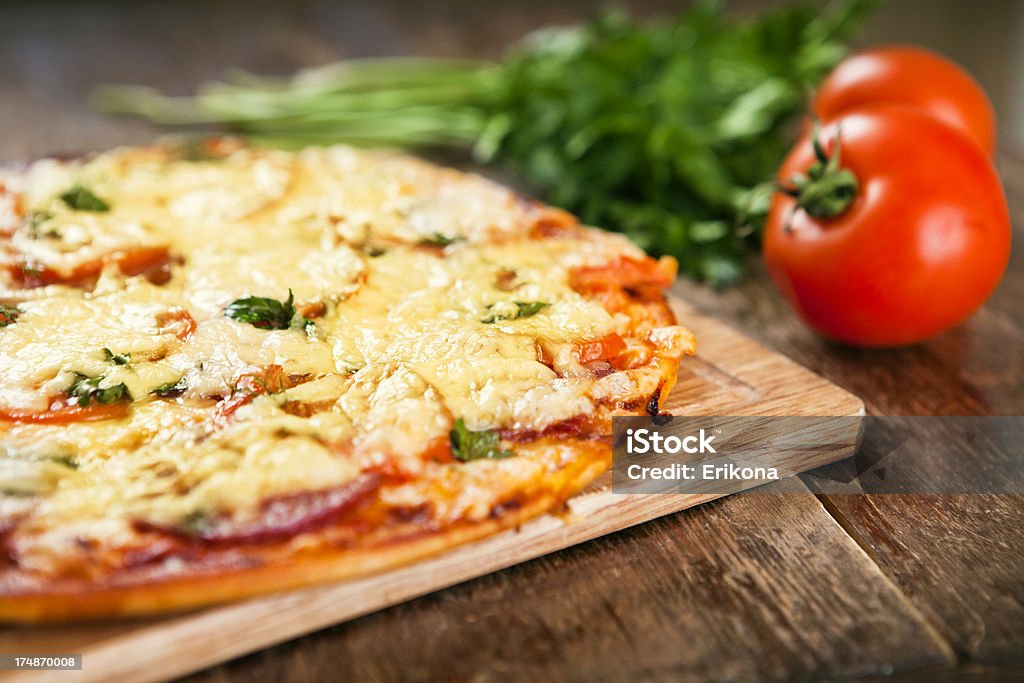 Pizza artesanal - Foto de stock de Alimento libre de derechos