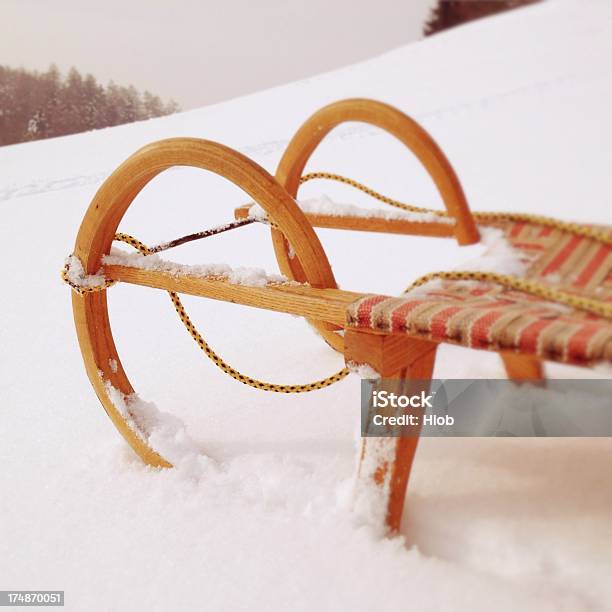 Sled Foto de stock y más banco de imágenes de Actividad - Actividad, Actividades recreativas, Aire libre