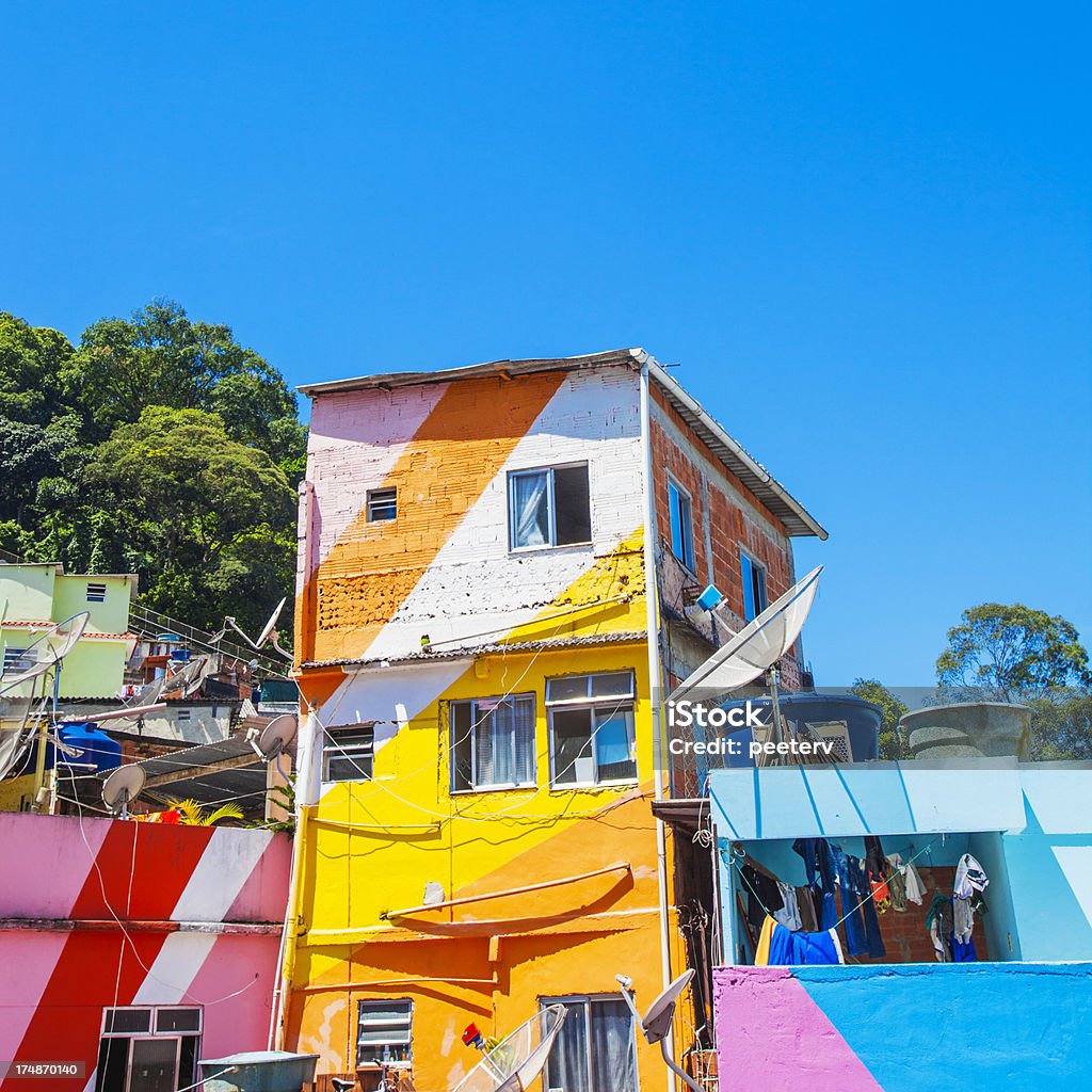 Bâtiments slackline de la Favela. - Photo de Bâtiment vu de l'extérieur libre de droits