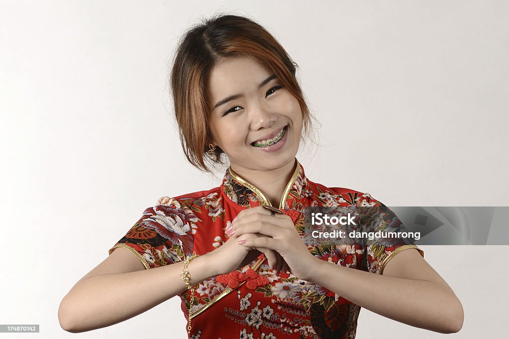 Счастливый Китайский Новый год, женщина с Чонсам платье - Стоковые фото Азиатская культура роялти-фри