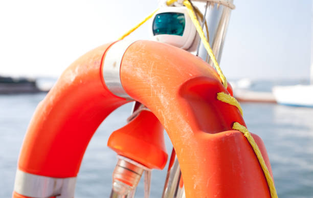 anello di soccorso - life jacket life belt buoy float foto e immagini stock