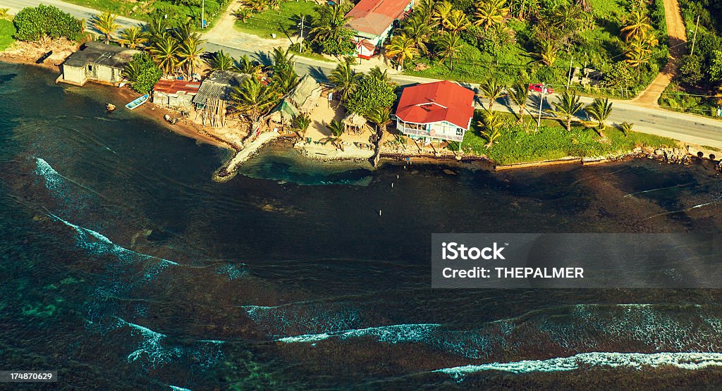 Vue aérienne de l'île de roatan - Photo de Arbre libre de droits