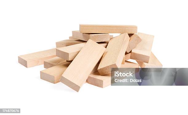 Drewniane Klocki - zdjęcia stockowe i więcej obrazów Białe tło - Białe tło, Cegła, Chaos