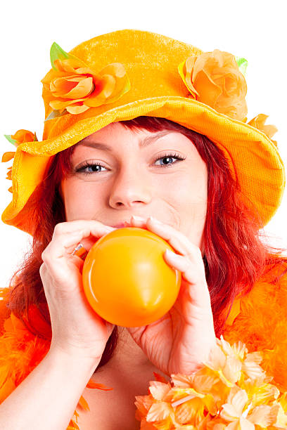 arancio fan gonfiare il palloncino - model98 foto e immagini stock