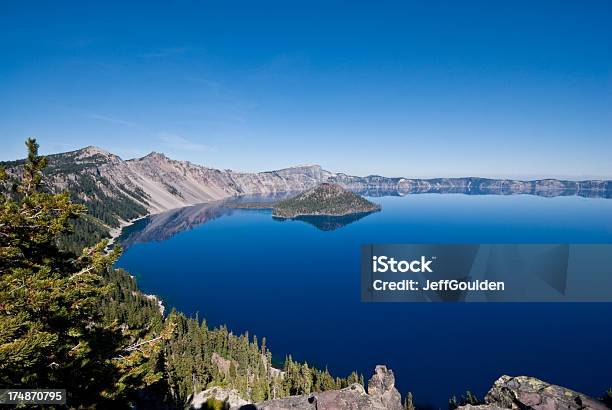 Lago Crater E Ilha Wizard - Fotografias de stock e mais imagens de América do Norte - América do Norte, Ao Ar Livre, Beleza natural