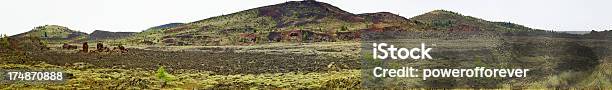 Photo libre de droit de Craters Of The Moon National Monument Vue Panoramique banque d'images et plus d'images libres de droit de Caractéristiques de la terre