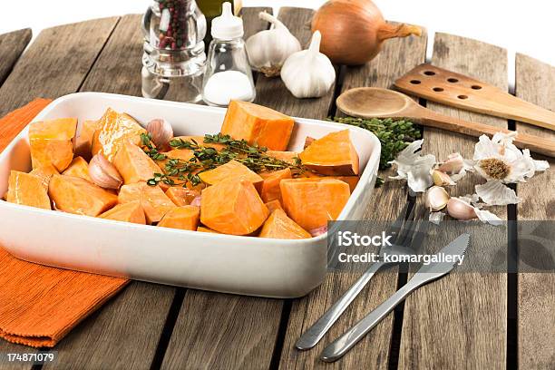 サツマイモ - オレンジ色のストックフォトや画像を多数ご用意 - オレンジ色, カトラリー, コショウ