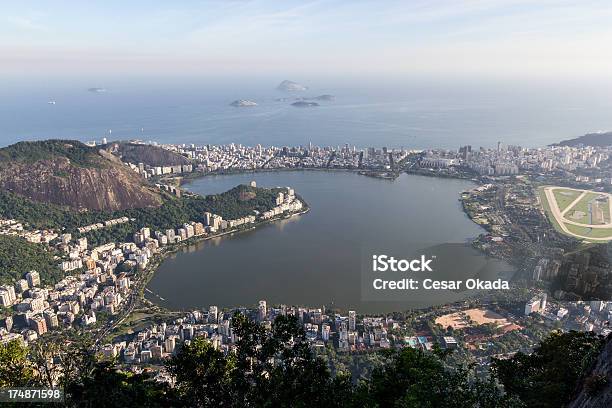 Lago Rodrigo De Freitas Foto de stock y más banco de imágenes de Agua - Agua, Aire libre, Arquitectura exterior