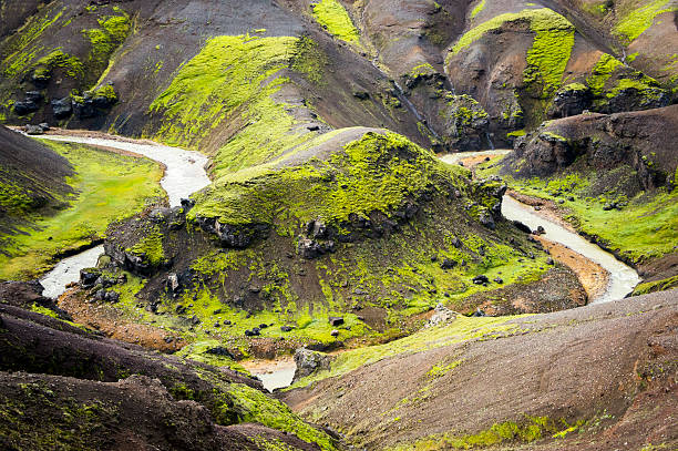 kerlingarfjöll, iceland river through kerlingarfjöll, a geothermal region in iceland kerlingarfjoll stock pictures, royalty-free photos & images