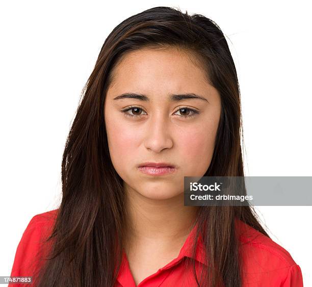 Frustrato Adolescente Ragazza Guardando Fotocamera - Fotografie stock e altre immagini di 14-15 anni - 14-15 anni, 16-17 anni, Abbigliamento casual