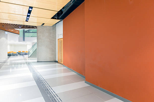 moderne büro-korridor/lobby - entrance hall indoors wall corridor stock-fotos und bilder