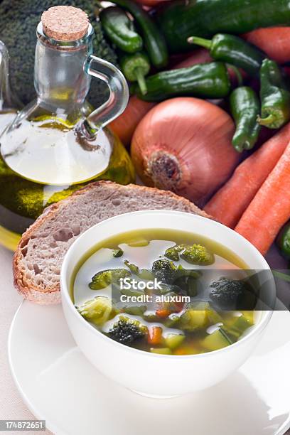 Sopa De Verduras Foto de stock y más banco de imágenes de Alimento - Alimento, Brécol, Comida del mediodía