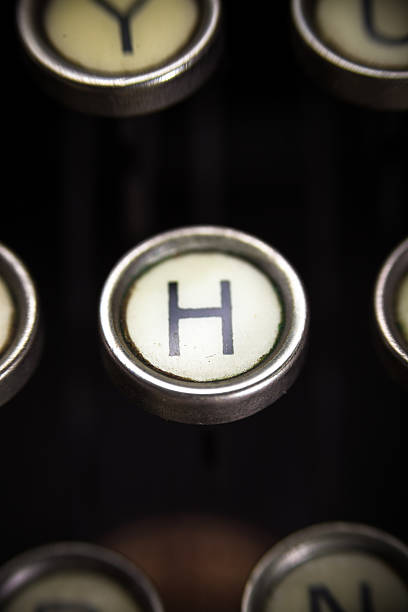vieja máquina de escribir-h key - letter h typewriter alphabet old fotografías e imágenes de stock