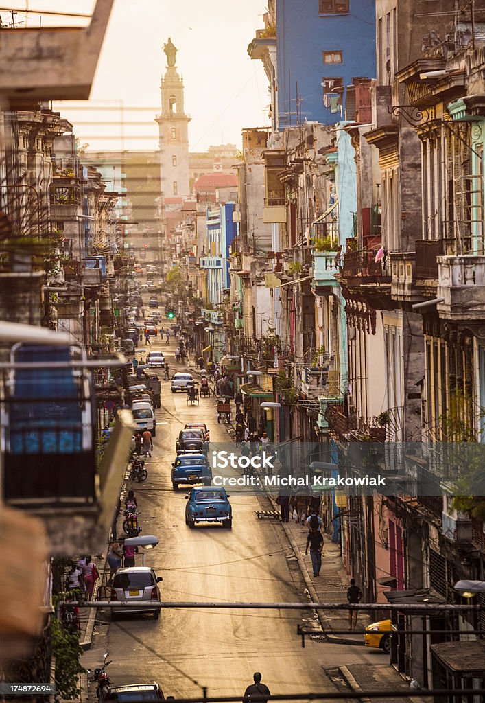 Calle del Centro la Habana, Cuba - Foto de stock de Cuba libre de derechos