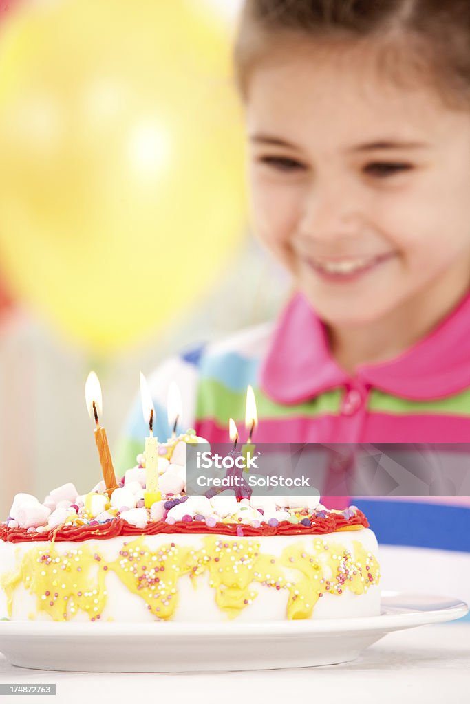 Ragazza di compleanno - Foto stock royalty-free di Bambine femmine