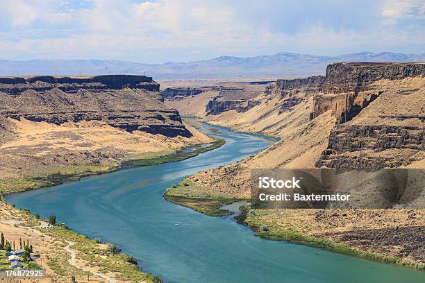 Photo libre de droit de Snake River Bend banque d'images et plus d'images libres de droit de Basalte - Basalte, Bleu, Canyon