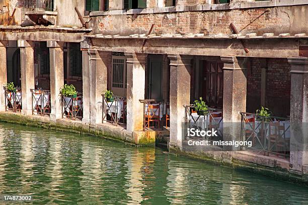 Restaurante En Venecia Foto de stock y más banco de imágenes de Agua - Agua, Aire libre, Arquitectura exterior