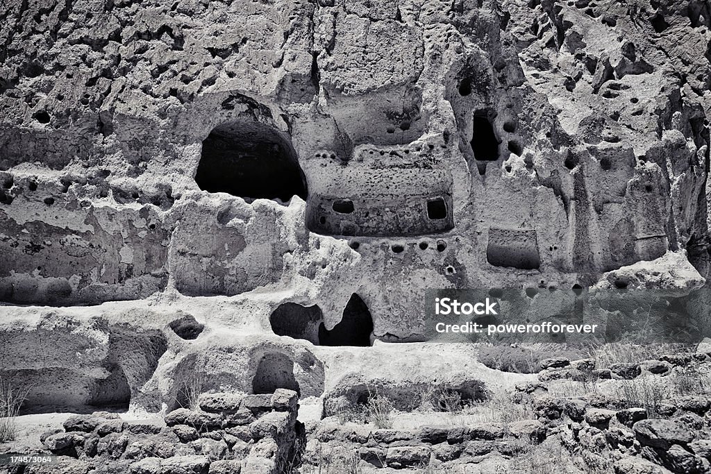 Talus ospita Cliff costruzioni-Monumento Nazionale di Bandelier - Foto stock royalty-free di Ambientazione esterna