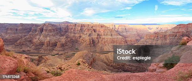 Panorama Grand Canyon Zachodniej - zdjęcia stockowe i więcej obrazów Bez ludzi - Bez ludzi, Cud natury, Erodowany