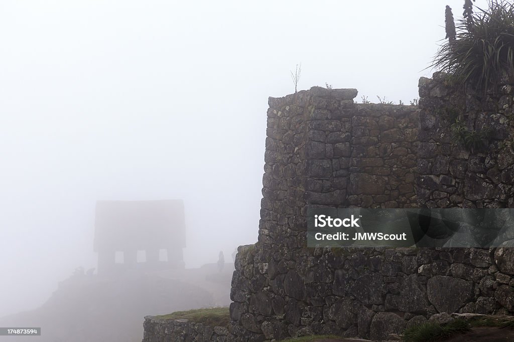 Watchman's Hut в Туман - Стоковые фото В стиле минимализма роялти-фри