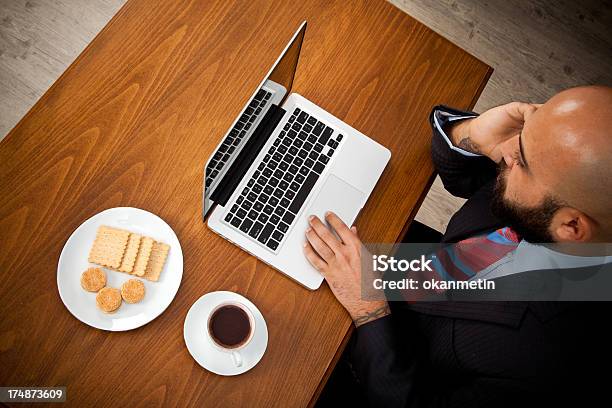 Foto de Tempo De Café e mais fotos de stock de Biscoito - Biscoito, Café - Bebida, Computador