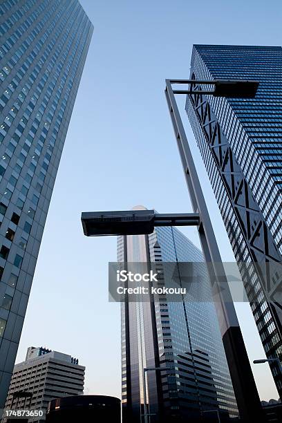 Wysoka Ulica Światło W Shinjuku - zdjęcia stockowe i więcej obrazów Azja - Azja, Bez ludzi, Bezchmurne niebo