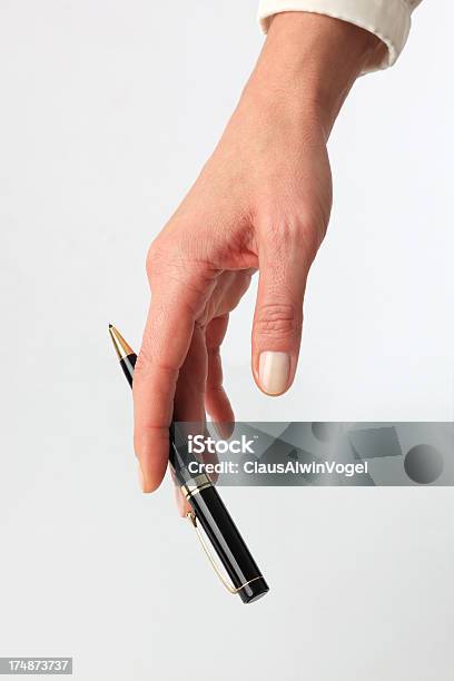 여자의 손을 들고 느긋함 블랙 Ballpen 검은색에 대한 스톡 사진 및 기타 이미지 - 검은색, 매달기, 볼펜