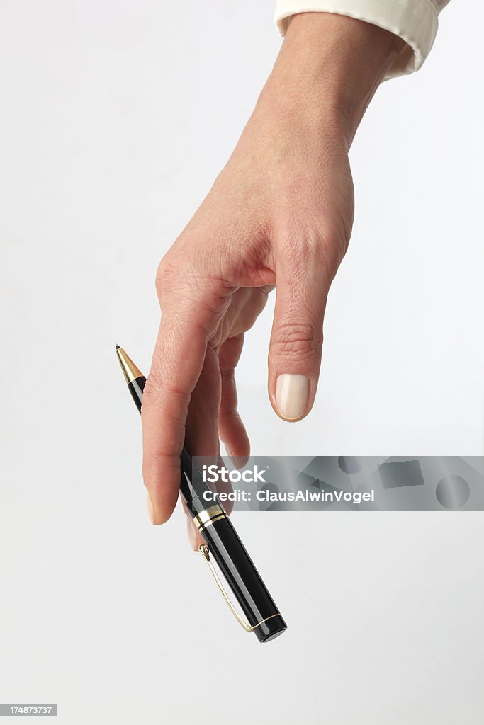 Mulher mão exploração descontraída é um preto ballpen - Foto de stock de Adulto royalty-free