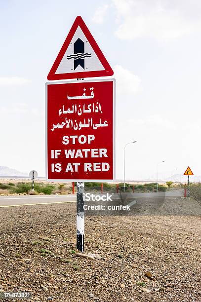 ワジ警告標識 - アラビア半島のストックフォトや画像を多数ご用意 - アラビア半島, アラビア文字, アラビア風
