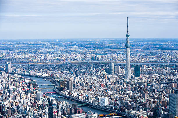 tokyo skytree und river landschaft. - japan tokyo tower tokyo prefecture tower stock-fotos und bilder