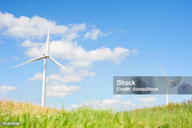 Accionado Por Naturaleza Foto de stock y más banco de imágenes de Aerogenerador - Aerogenerador, Agricultura, Aire libre