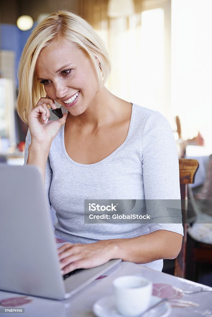 Travailler sur le pouce - Photo de Adulte libre de droits