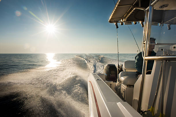 capitão - nautical vessel speedboat motorboat yacht imagens e fotografias de stock