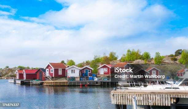 Boathouses — стоковые фотографии и другие картинки Ангар для лодок - Ангар для лодок, Красный, Без людей