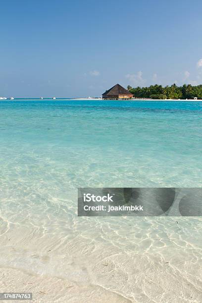 Resort De Luxo Na Maldivas Com Águas Cristal - Fotografias de stock e mais imagens de Ao Ar Livre - Ao Ar Livre, Areia, Atol