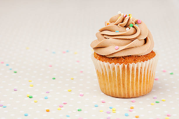 cupcake - cupcake birthday birthday cake first place stock-fotos und bilder