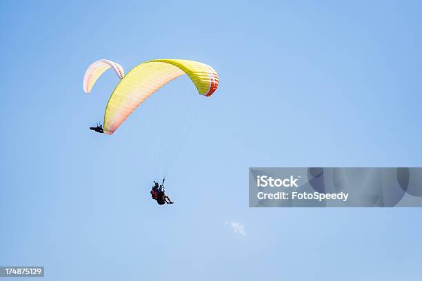 두 Paraglider 패러글라이딩에 대한 스톡 사진 및 기타 이미지 - 패러글라이딩, 2명, 개인 경기