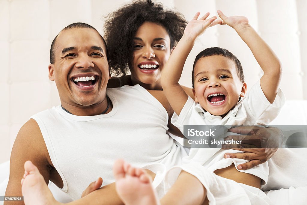 Rir afro-americano família levantar de manhã. - Royalty-free 30-39 Anos Foto de stock