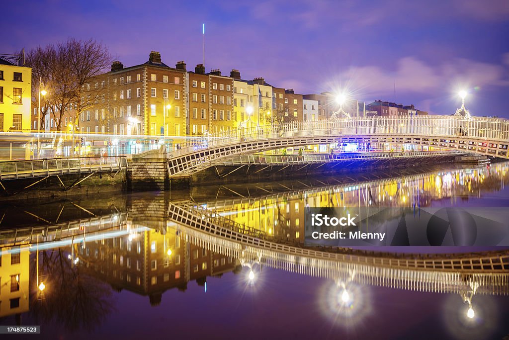 Dublin puente de Ha'penny - Foto de stock de Ciudad libre de derechos