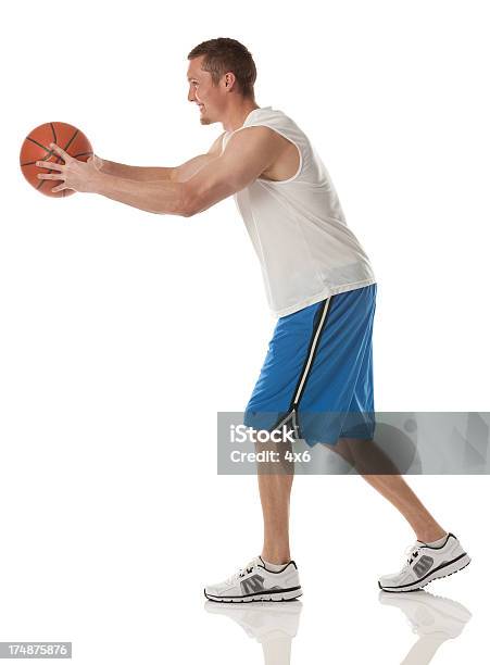 Photo libre de droit de Profil Dun Joueur De Basketball banque d'images et plus d'images libres de droit de Adulte - Adulte, Balle ou ballon, Ballon de basket