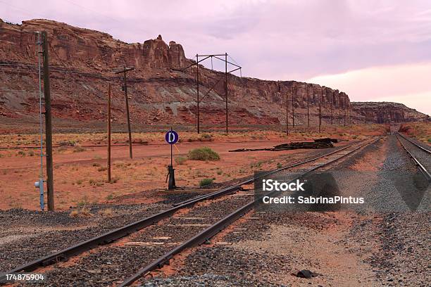 Tren A Canyons Foto de stock y más banco de imágenes de Acantilado - Acantilado, Actividades recreativas, Aguja - Chapitel