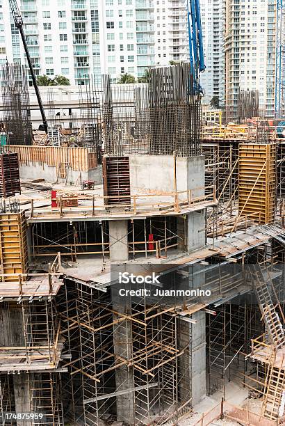 Edificio En Construcción Foto de stock y más banco de imágenes de Acero - Acero, Aire libre, Arquitectura