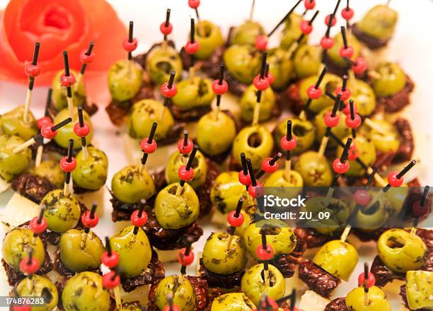 Aceitunas Foto de stock y más banco de imágenes de Aceituna - Aceituna, Aceituna verde, Alimento