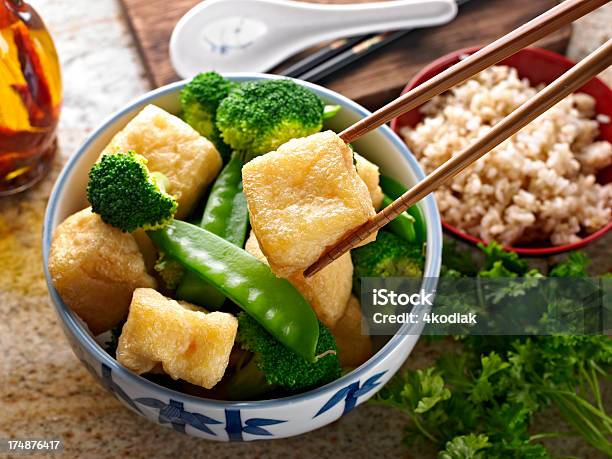 Photo libre de droit de Mélanger Légumes Frits banque d'images et plus d'images libres de droit de Tofu frit - Tofu frit, Aliment, Aliment frit