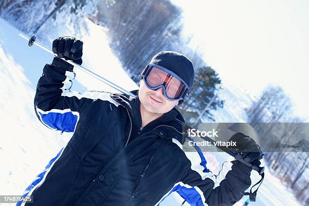 Foto de Feliz Esquiador e mais fotos de stock de Adulto - Adulto, Atividade, Azul