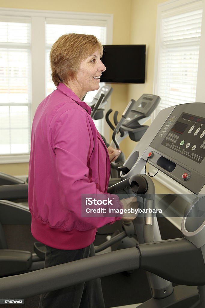 Adulto de exercícios - Foto de stock de 50-54 anos royalty-free