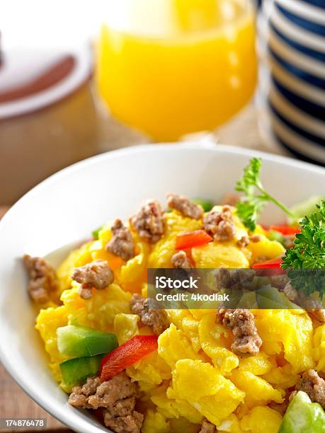 Codificado Ovos Com Salsicha - Fotografias de stock e mais imagens de Acompanhamento - Acompanhamento, Alimentação Não-saudável, Alimentação Saudável