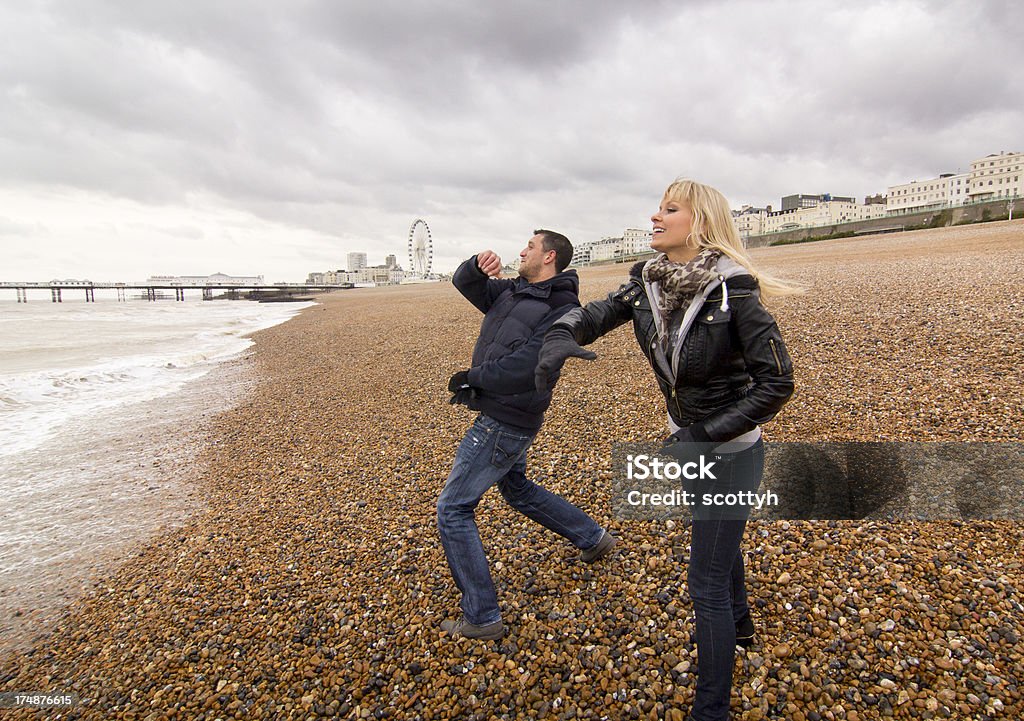 Par tener seaside diversión en invierno - Foto de stock de Lanzar - Actividad física libre de derechos