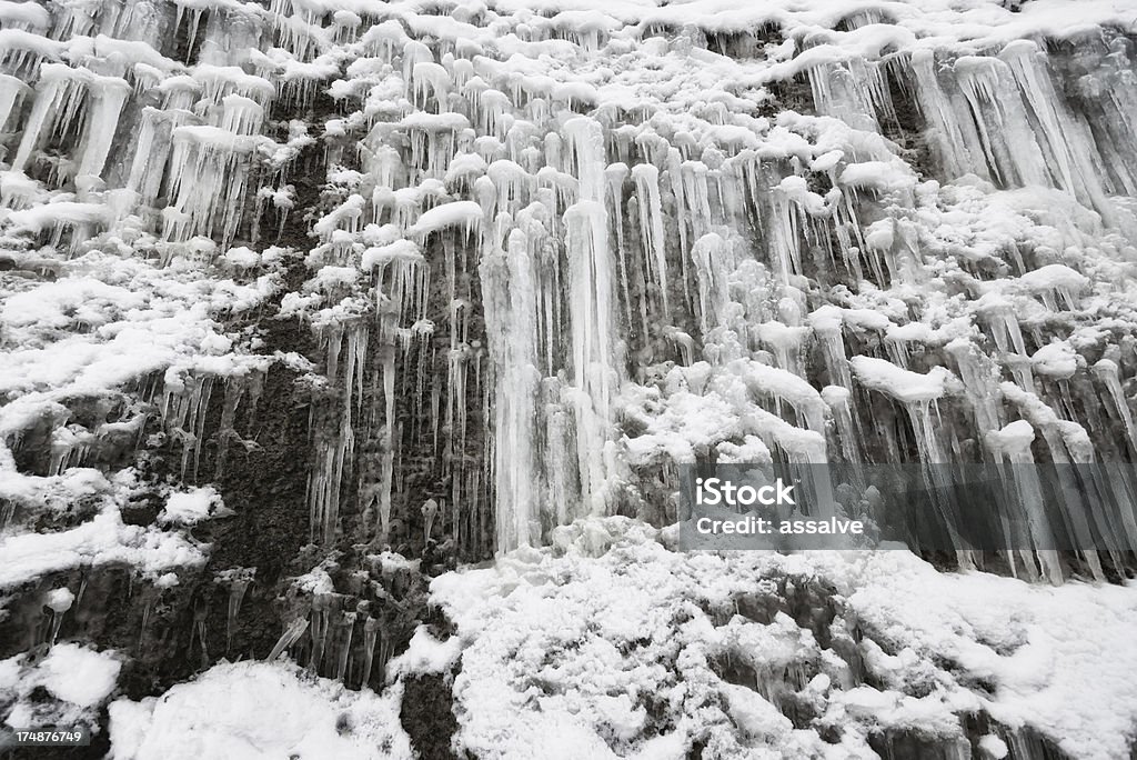 거대한 빙판 벽 가득 icicles - 로열티 프리 0명 스톡 사진